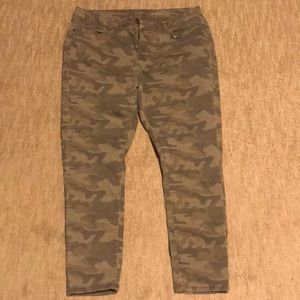 Camo jeggings SZ 14